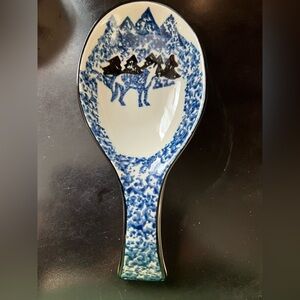 Tienshan Wolf & Mountain pattern ceramic spoon rest.